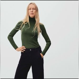 Italian Merino Rib Turtleneck in Hunter Green